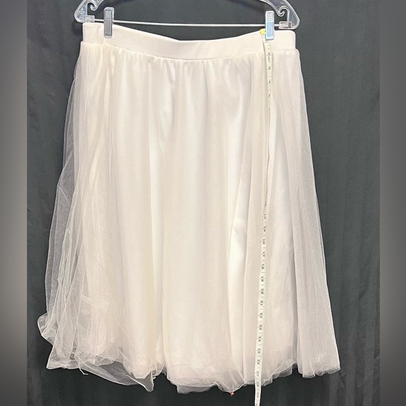 Plus size, white, tulle skirt - Picture 3 of 4